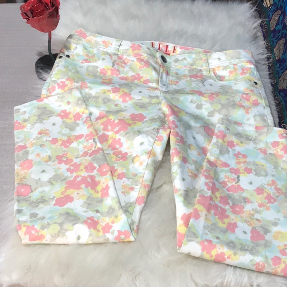 Elle floral pattern stretch pants short cropped inseam 28.5”